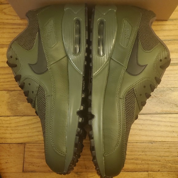 Nike Air Max 90 Essential 'Cargo Khaki' - Picture 4 of 5